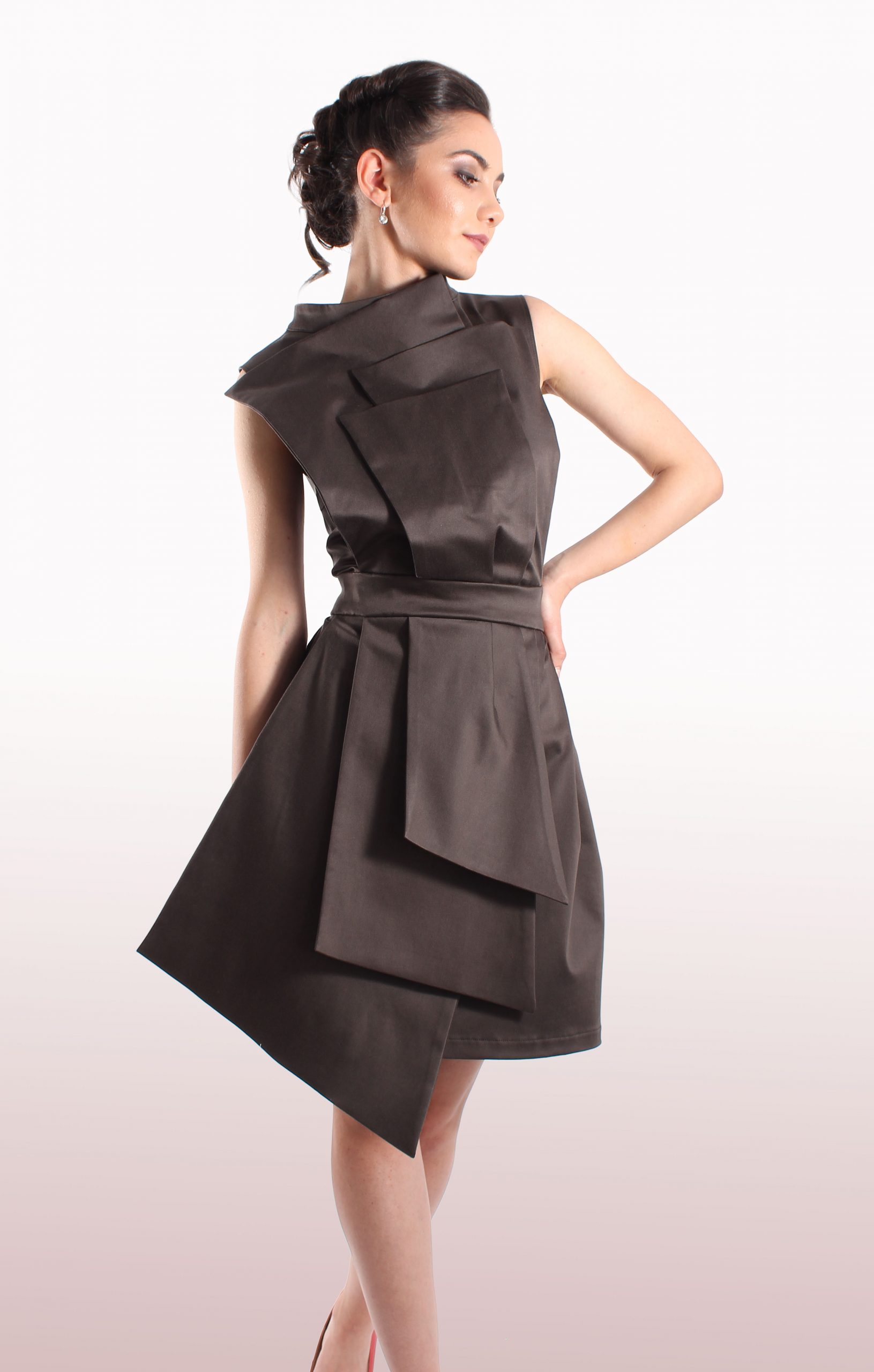 elegantna-dizainerska-roklia-platki-cherna-polina-petrova-atelie-butik.jpg