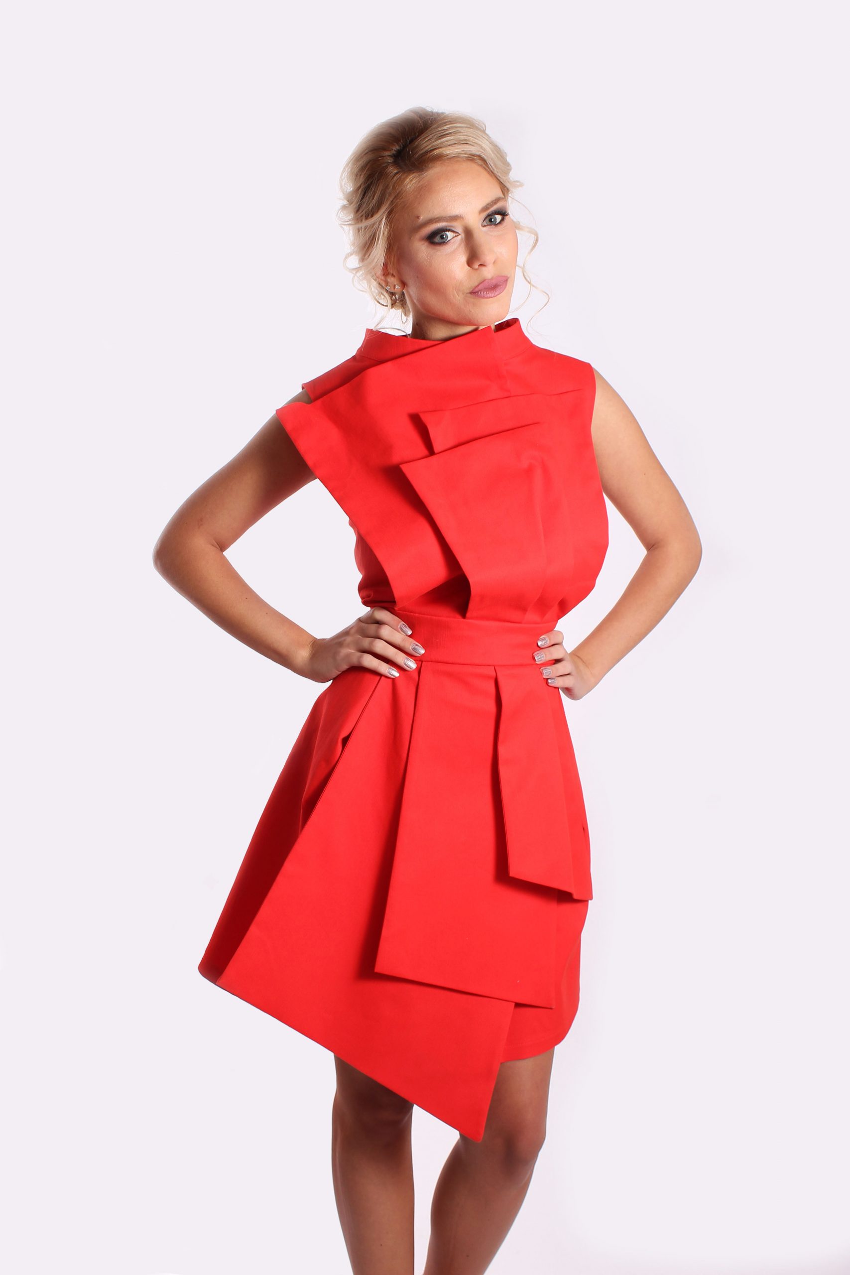 elegantna-dizainerska-roklia-platki-chervena-polina-petrova-atelie-butik-2.jpg